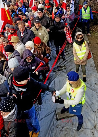 Demonstracja KOD w obronie Lecha Wałęsy w Warszawie