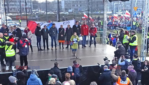 Demonstracja KOD w obronie Lecha Wałęsy w Warszawie