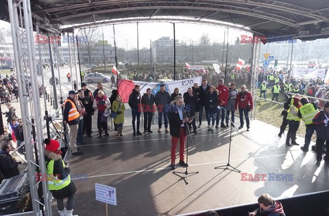 Demonstracja KOD w obronie Lecha Wałęsy w Warszawie