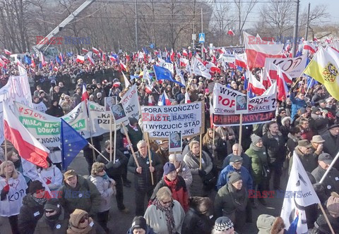 Demonstracja KOD w obronie Lecha Wałęsy w Warszawie