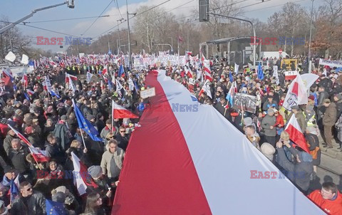 Demonstracja KOD w obronie Lecha Wałęsy w Warszawie