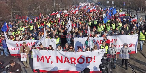 Demonstracja KOD w obronie Lecha Wałęsy w Warszawie