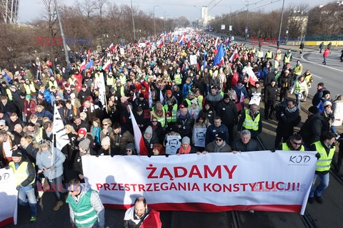 Demonstracja KOD w obronie Lecha Wałęsy w Warszawie