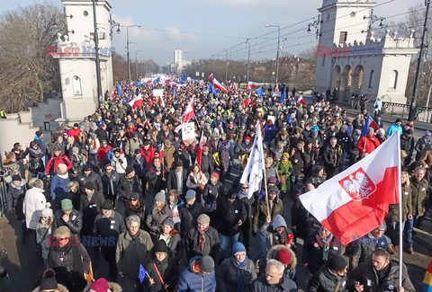 Demonstracja KOD w obronie Lecha Wałęsy w Warszawie