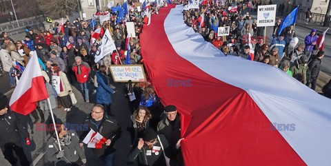 Demonstracja KOD w obronie Lecha Wałęsy w Warszawie