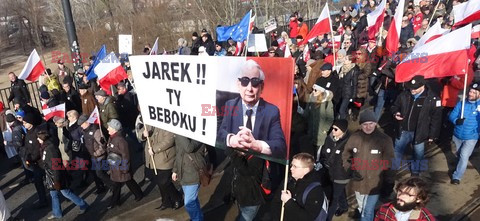 Demonstracja KOD w obronie Lecha Wałęsy w Warszawie