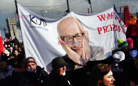 Demonstracja KOD w obronie Lecha Wałęsy w Warszawie