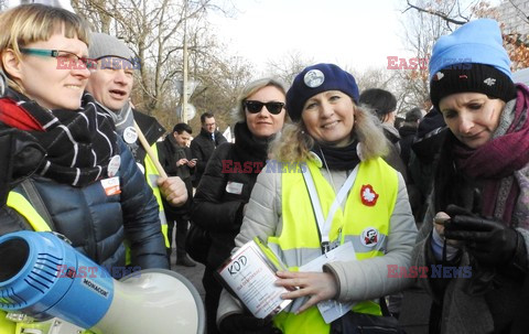 Demonstracja KOD w obronie Lecha Wałęsy w Warszawie