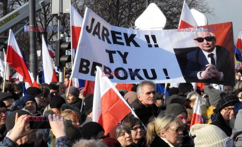 Demonstracja KOD w obronie Lecha Wałęsy w Warszawie