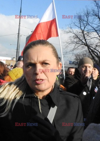 Demonstracja KOD w obronie Lecha Wałęsy w Warszawie