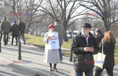 Demonstracja KOD w obronie Lecha Wałęsy w Warszawie