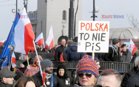 Demonstracja KOD w obronie Lecha Wałęsy w Warszawie