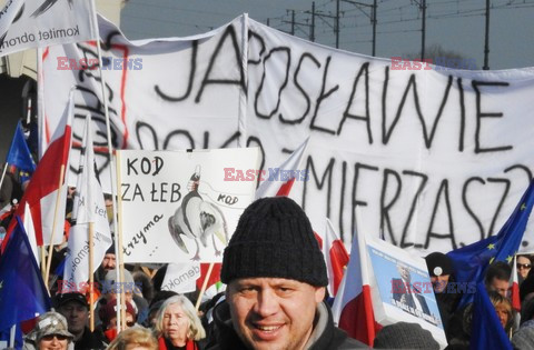 Demonstracja KOD w obronie Lecha Wałęsy w Warszawie