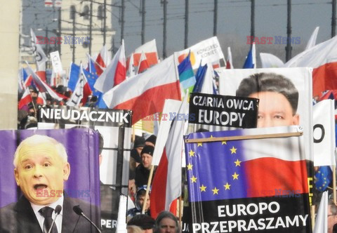 Demonstracja KOD w obronie Lecha Wałęsy w Warszawie