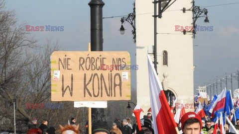 Demonstracja KOD w obronie Lecha Wałęsy w Warszawie