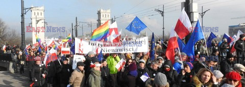 Demonstracja KOD w obronie Lecha Wałęsy w Warszawie