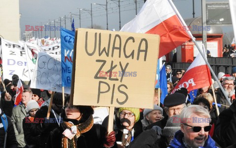 Demonstracja KOD w obronie Lecha Wałęsy w Warszawie