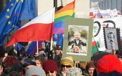 Demonstracja KOD w obronie Lecha Wałęsy w Warszawie