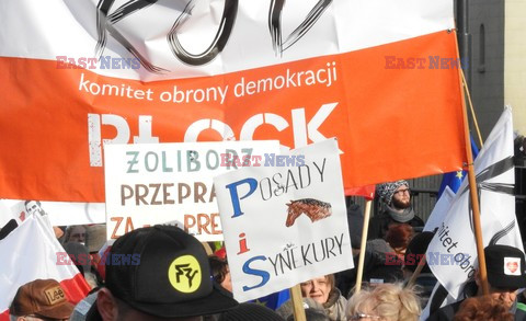 Demonstracja KOD w obronie Lecha Wałęsy w Warszawie