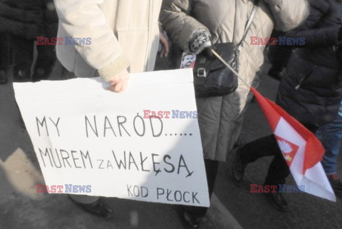 Demonstracja KOD w obronie Lecha Wałęsy w Warszawie