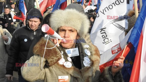 Demonstracja KOD w obronie Lecha Wałęsy w Warszawie