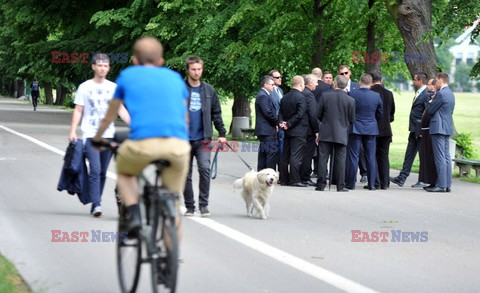 Komisja Watykańska i BOR na Błoniach Krakowskich