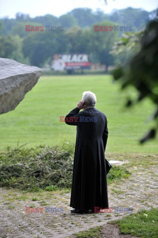 Komisja Watykańska i BOR na Błoniach Krakowskich