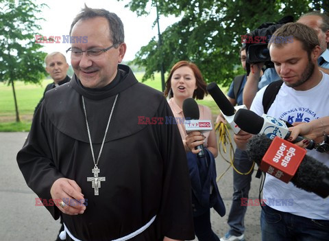 Komisja Watykańska i BOR na Błoniach Krakowskich