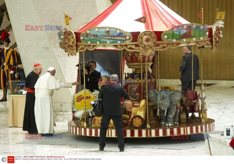 Papież Franciszek z tygrysem. Cyrkowcy u papieża