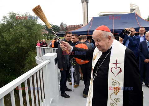 Otwarcie kładki łączącej sanktuaria w Łagiewnikach