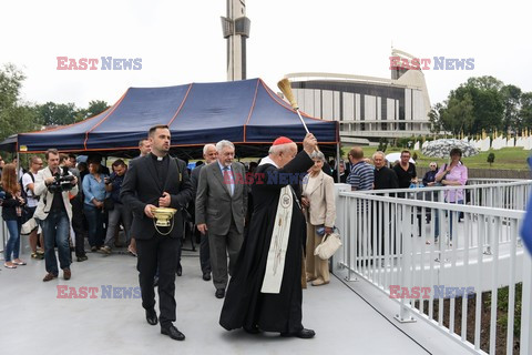 Otwarcie kładki łączącej sanktuaria w Łagiewnikach