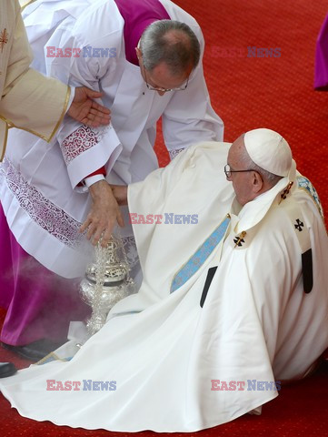 ŚDM 2016- Niebezpieczne potknięcie Franciszka na Jasnej Górze