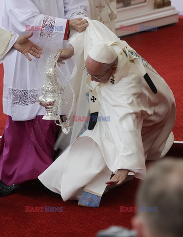 ŚDM 2016- Niebezpieczne potknięcie Franciszka na Jasnej Górze