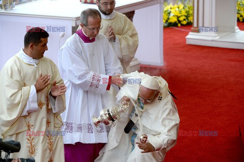 ŚDM 2016- Niebezpieczne potknięcie Franciszka na Jasnej Górze