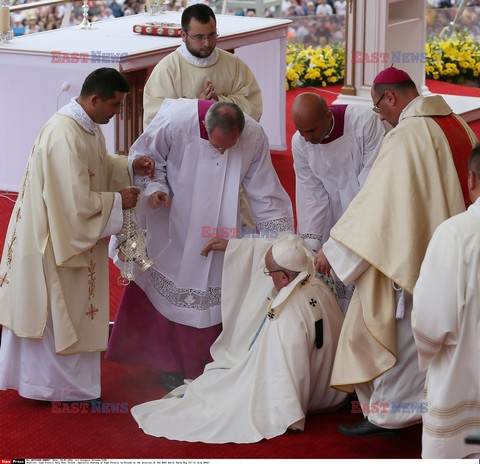 ŚDM 2016- Niebezpieczne potknięcie Franciszka na Jasnej Górze