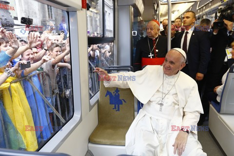 ŚDM 2016 - Papiez podróżuje tramwajem - Przekazanie kluczy do bram Krakowa