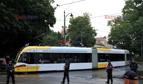 ŚDM 2016 - Papiez podróżuje tramwajem - Przekazanie kluczy do bram Krakowa