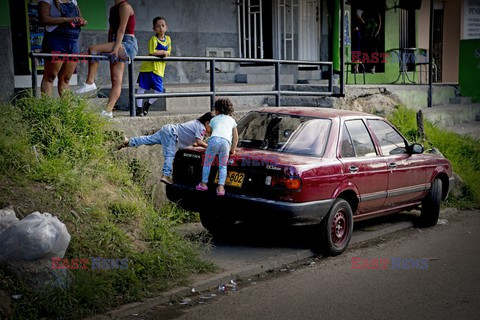 Życie w Medellin - Abaca