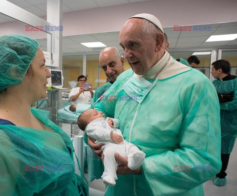 Papież Franciszek na porodówce