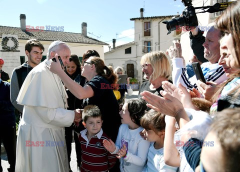 Spontaniczna wizyta Papieża Franciszka w Amatrice i Accumoli