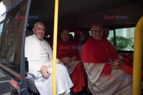 Papież Franciszek wraz z kardynałami spotkał się z Benedyktem 16