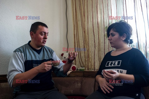 Uchodźczyni z Iraku i macedoński policjant cztery miesiące po ślubie - AFP