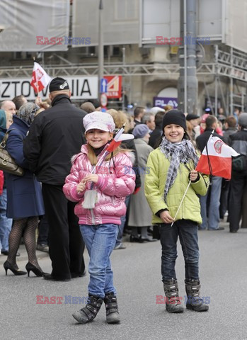 Uroczystości na lotnisku i przejazd konduktu z ciałem Prezydenta