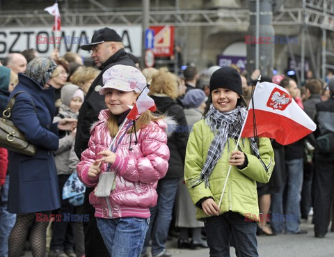 Uroczystości na lotnisku i przejazd konduktu z ciałem Prezydenta