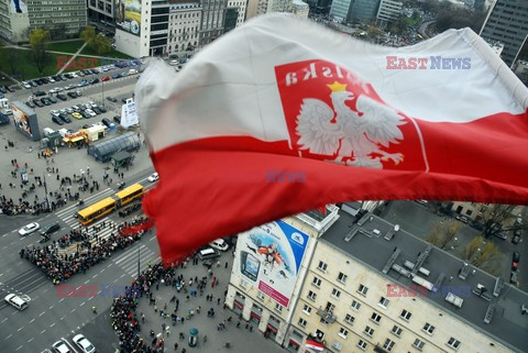 Uroczystości na lotnisku i przejazd konduktu z ciałem Prezydenta