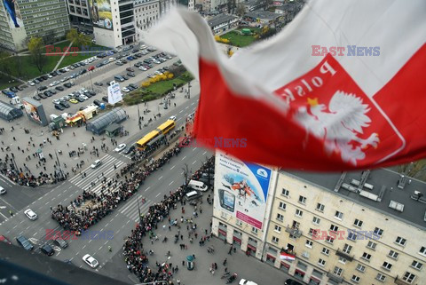 Uroczystości na lotnisku i przejazd konduktu z ciałem Prezydenta