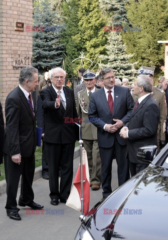 Bronisław Komorowski i Wojciech Jaruzelski na Cmentarzu Dońskim