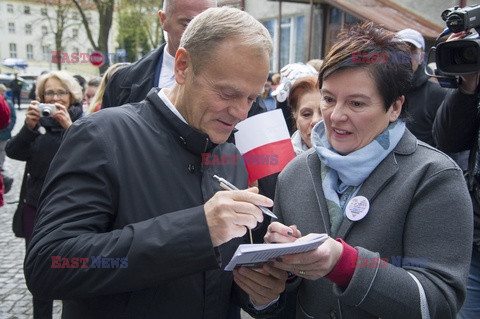 Tusk, Komorowski i Kijowski odsłonili tablicę Władysława Bartoszewskiego