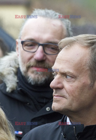 Tusk, Komorowski i Kijowski odsłonili tablicę Władysława Bartoszewskiego