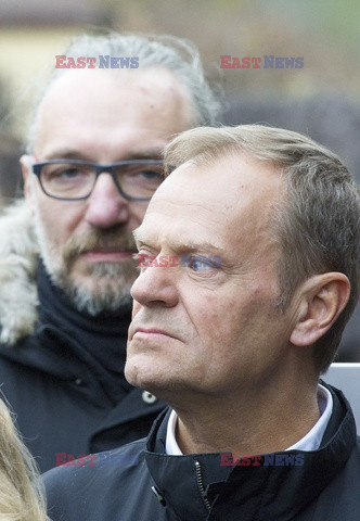 Tusk, Komorowski i Kijowski odsłonili tablicę Władysława Bartoszewskiego